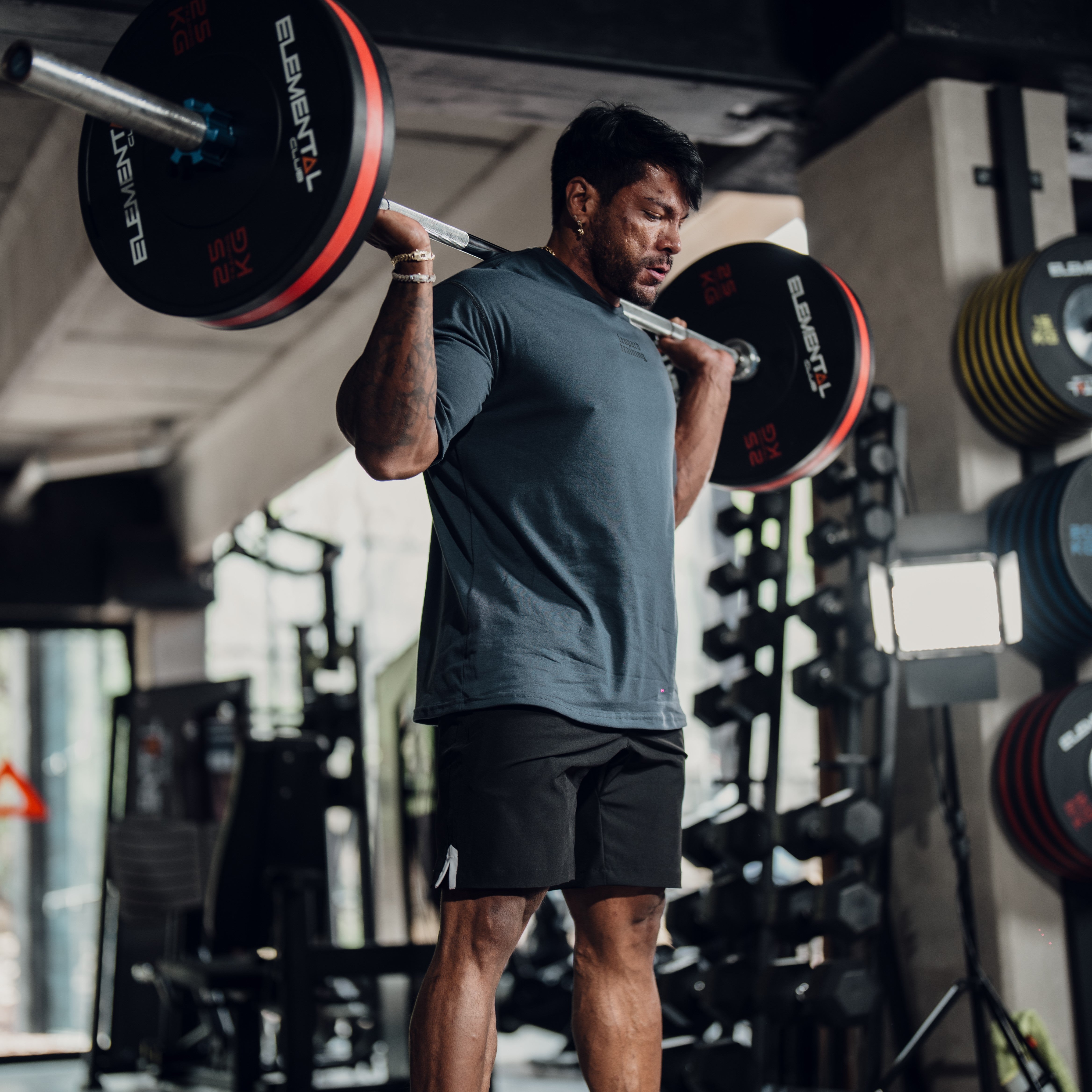 Playera Oversized Solid Gray Must Train With Beasts