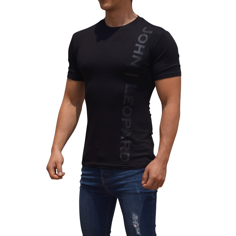 Playera Negra Vertical Logo Manga Corta