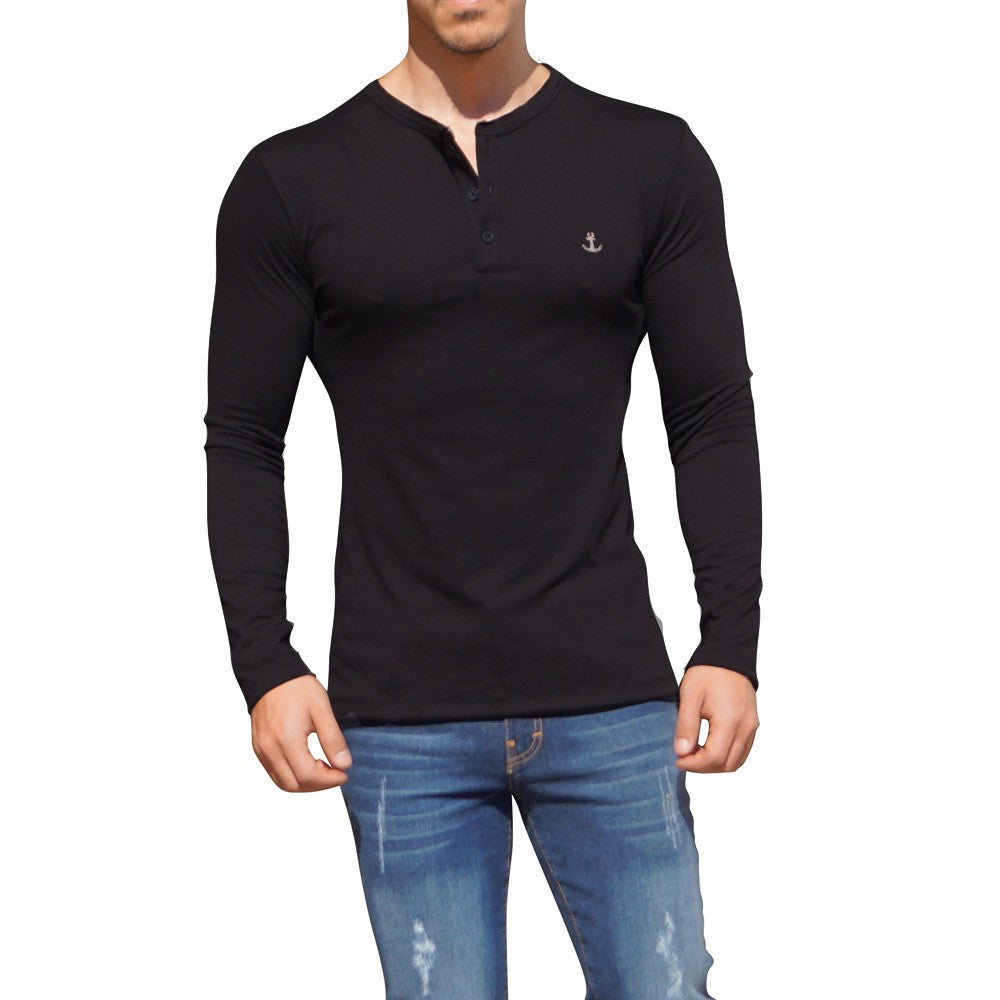 Playera Henley Manga Larga Metal Emblem Negro