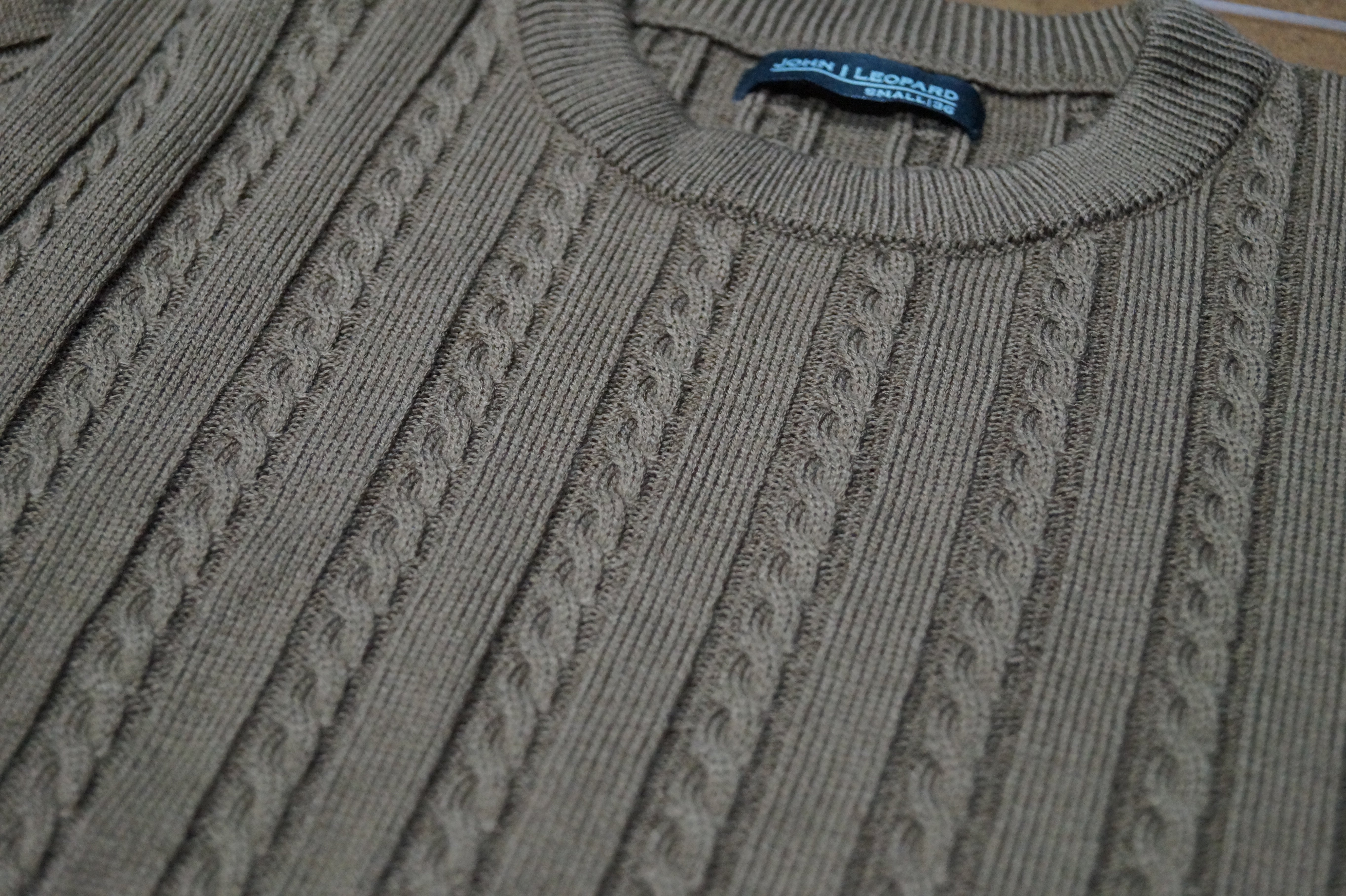 Crewneck Cable Knit Sweater Dark Bown