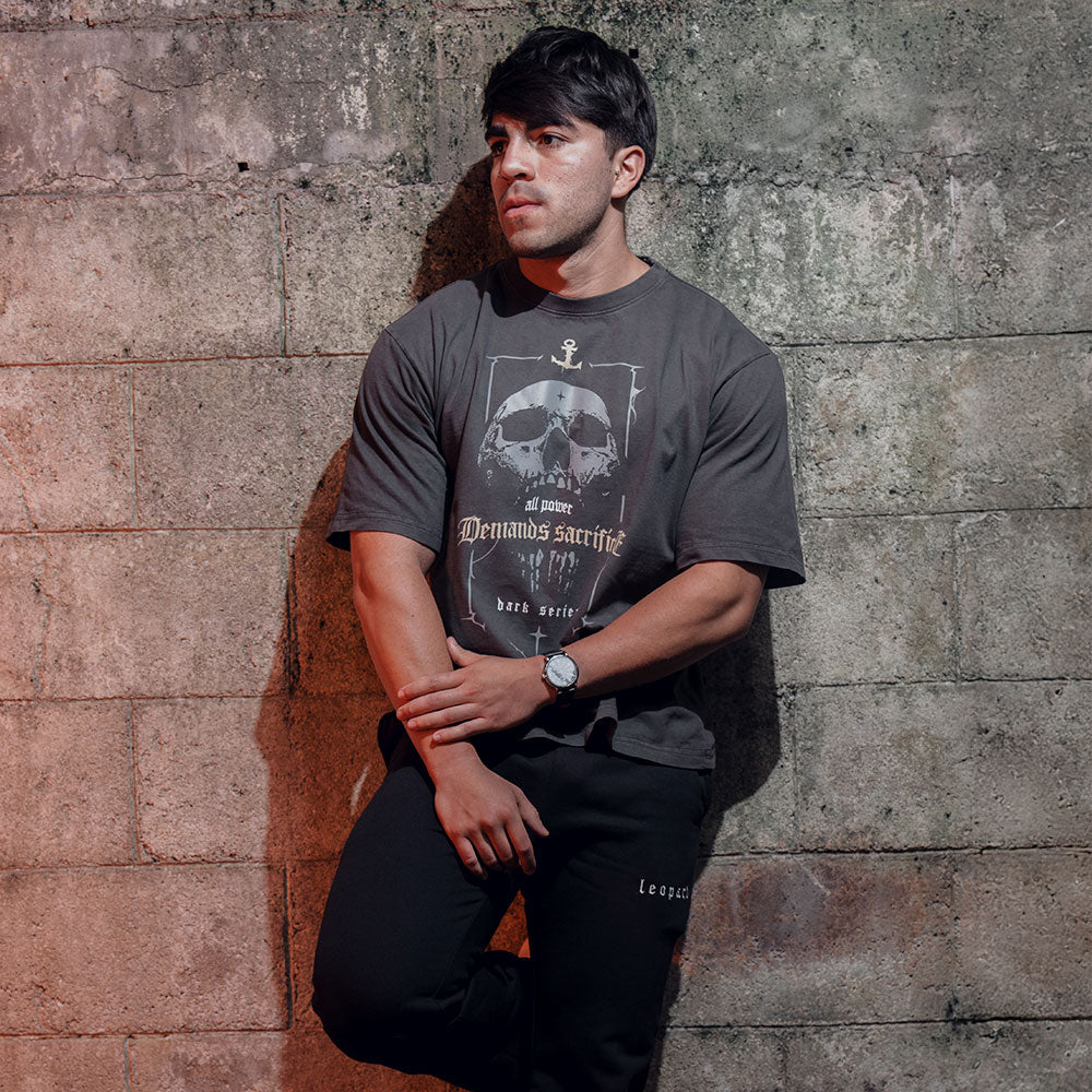 Playera Boxy Fit Dark Series All Power Demands Sacrifice Pigment